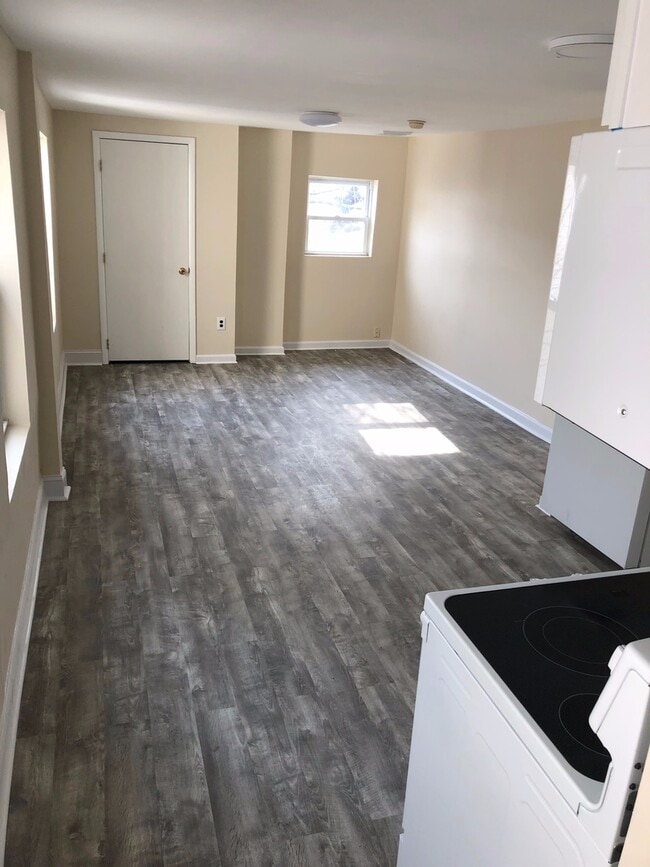 Building Photo - 639 N 12th St Unit Apt 2F