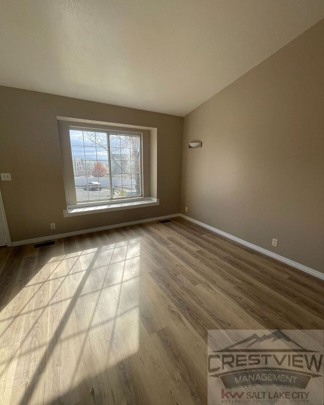 Photo - Must See!! 4 bedrooms 2 baths house in Layton!