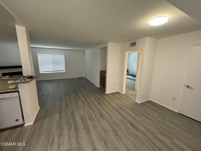 Photo - 13042 Riverside Dr Apartamento