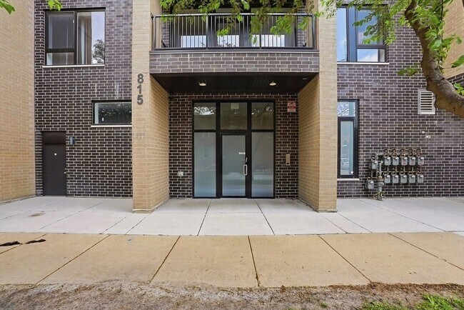 Photo - 815 N Richmond St Unit 301