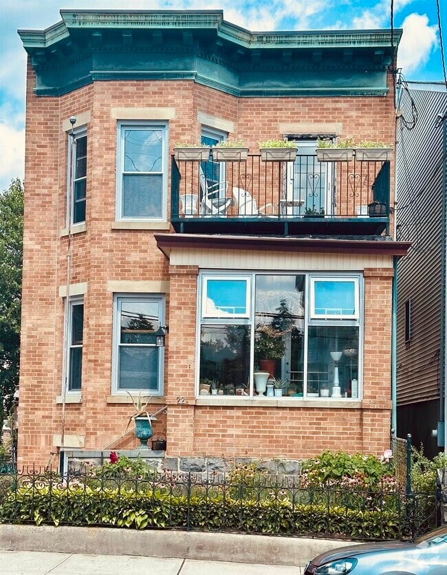 Building Photo - 22 46th St Rental