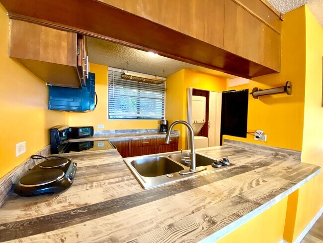 Photo - 3 bed / 3 bath furnished condo with ocean views! Unidad 16