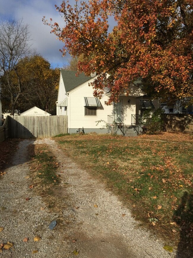 Photo - Very nice and LARGE 1 bed House for rent CLOSE TO MSU!