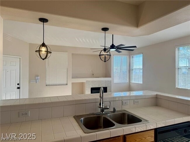 Building Photo - 9901 Trailwood Dr Unit 2004