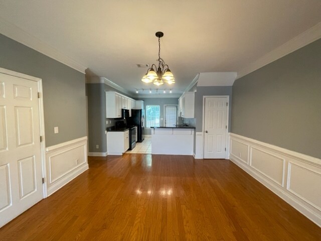 Photo - 423 Bowen Falls