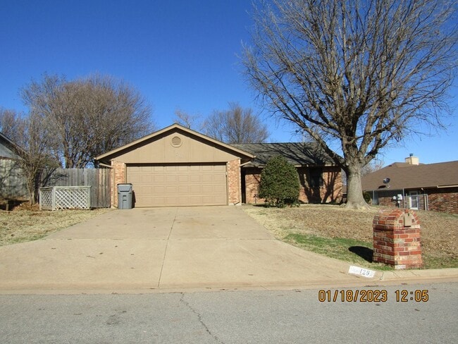 Building Photo - Great Home Located on the Eastside/Sungate...