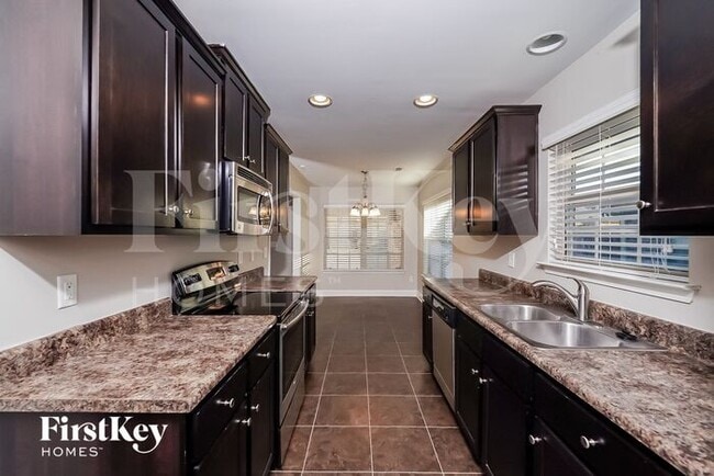 Photo - 855 Clover Ave