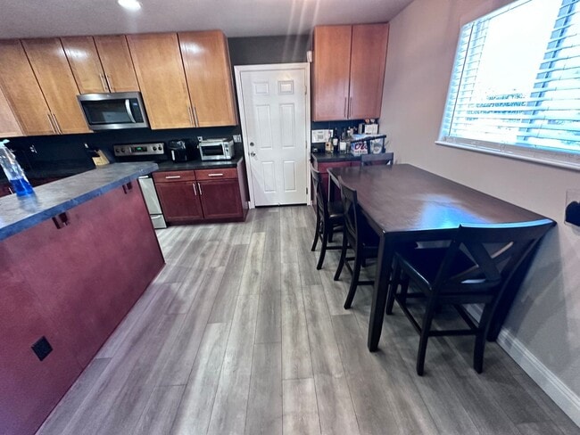 Photo - 1037 Bell St