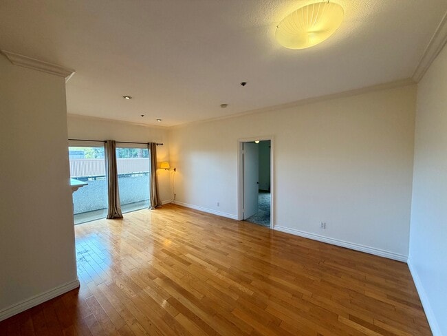 Photo - 156 S Oak Knoll Ave