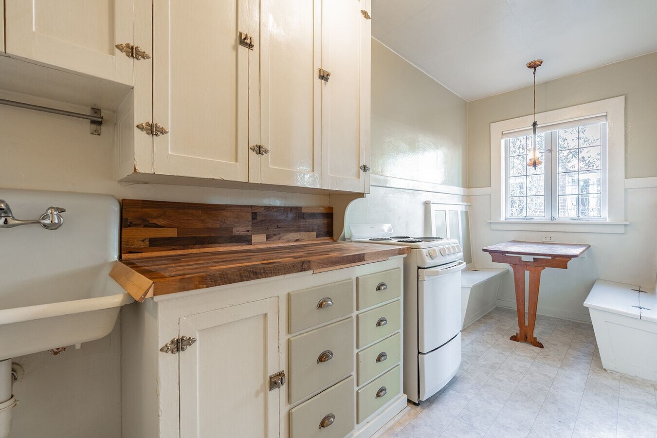 Photo - Broadway Court