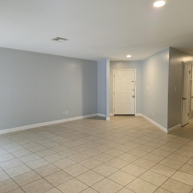 Photo - 348 Woodham Ct