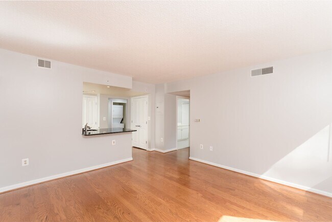 Photo - Logan Circle Condo | 1 Bed | 1 Bath | 625 Sf Unidad 508