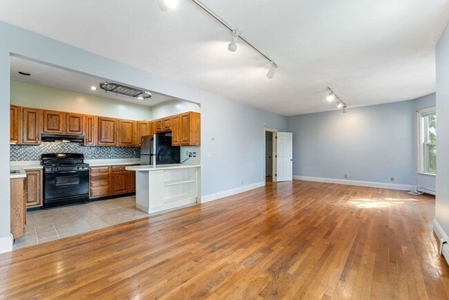 Photo - 42-44-44 Woodlawn St Unit 5