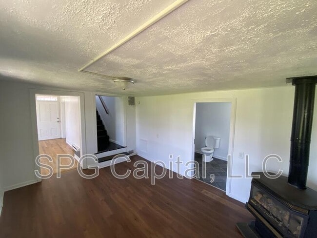 Photo - 34 E York St