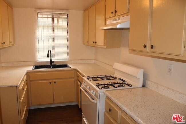 12100 Birch Ave Unit 22