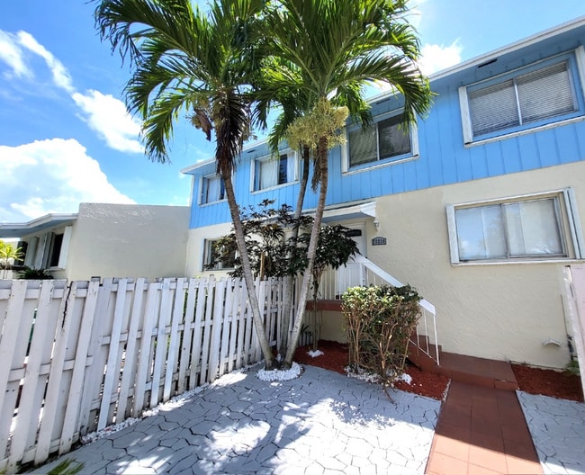 Photo - 22220 SW 103rd Ave Casa Adosada