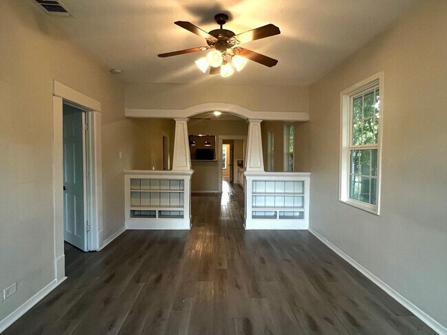 Photo - 106 Regina St