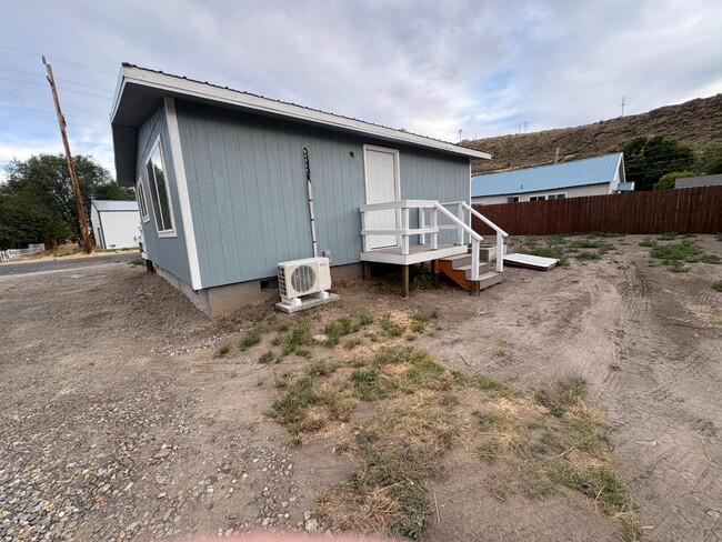Photo - 1605 Oak St