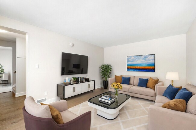 Photo - Parkway Court