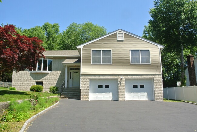 Photo - 302 Westwood Rd House