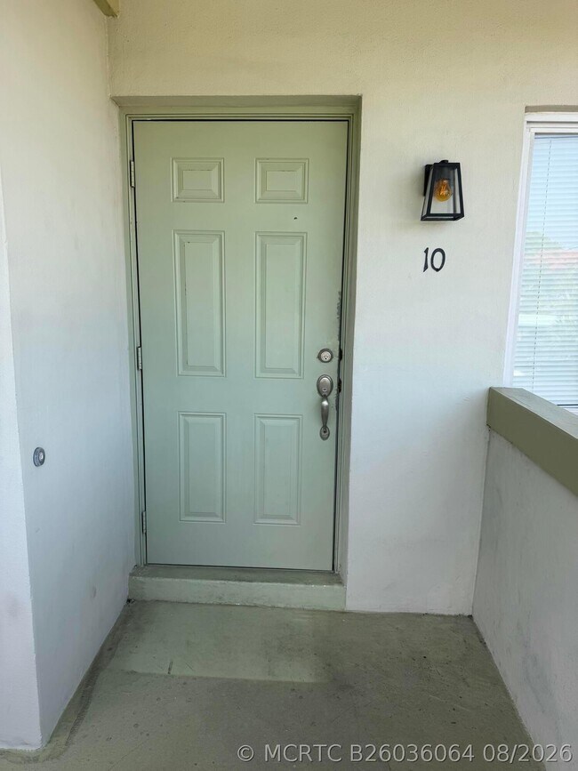 Photo - 578 NE 20th St Unit 10e