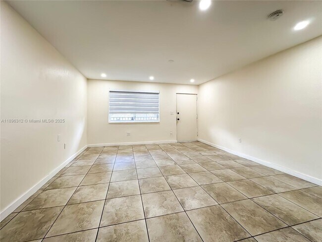 Photo - 1202 NW 61st St Unidad 3