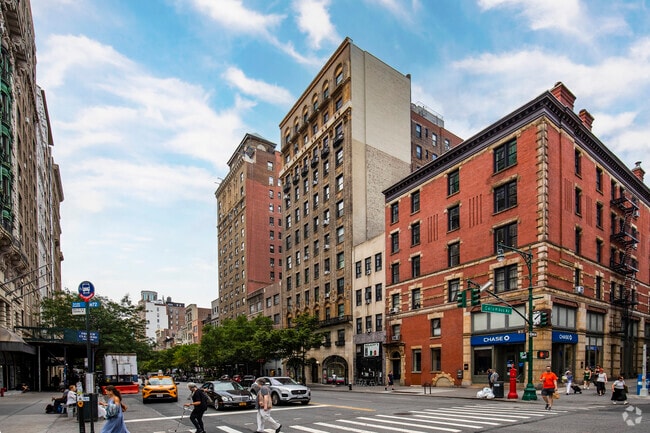 105 W 72nd St New York, NY 10023 - 105 W 72nd St