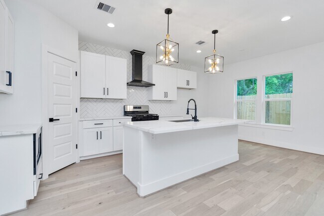 Photo - 2813 Drew St