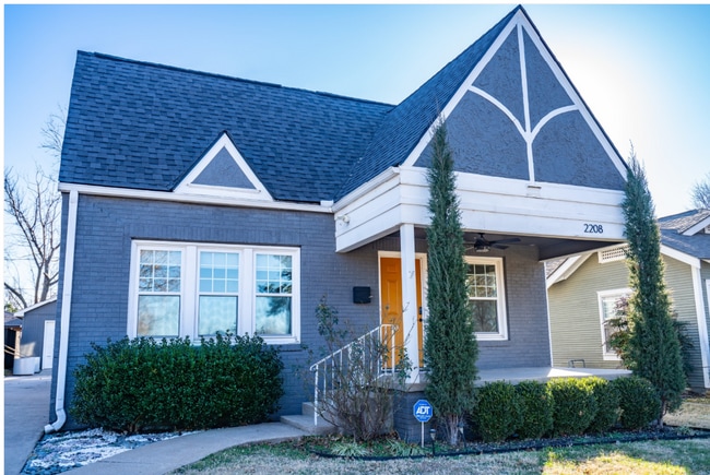 Photo - 2208 E 13th St