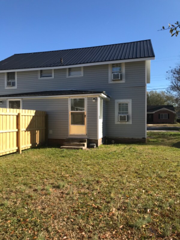 Photo - 207 N Elm St