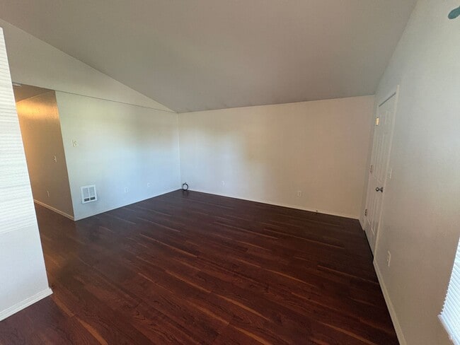 Photo - SCHEDULE A TOUR TO VIEW THIS COZY OPEN FLOORPLAN DUPLEX IN REDMOND!!