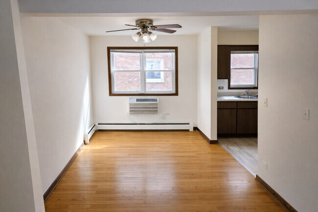 Photo - 4526 N Seeley Ave Unit 2E