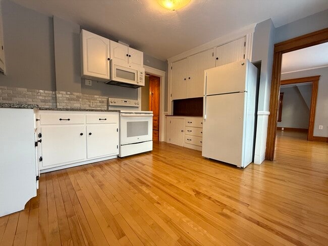 Building Photo - 58 Oxford St N Unit 2