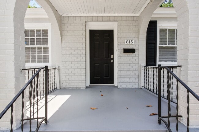 Photo - Large 2 Bedroom/1 Bath Downtown Home Near ...