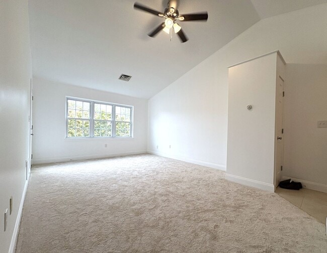 Building Photo - Completely updated 2 bed condo in desireab...