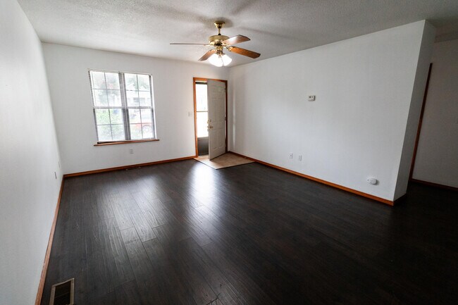 Photo - 722 W 4th St