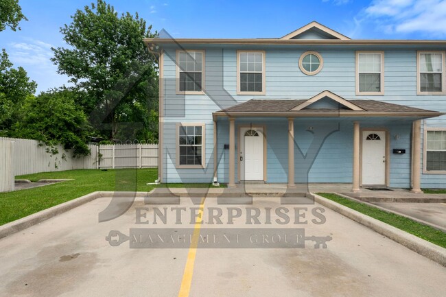 Building Photo - Duplex For Lease Unit Garcia Plaza 819TA