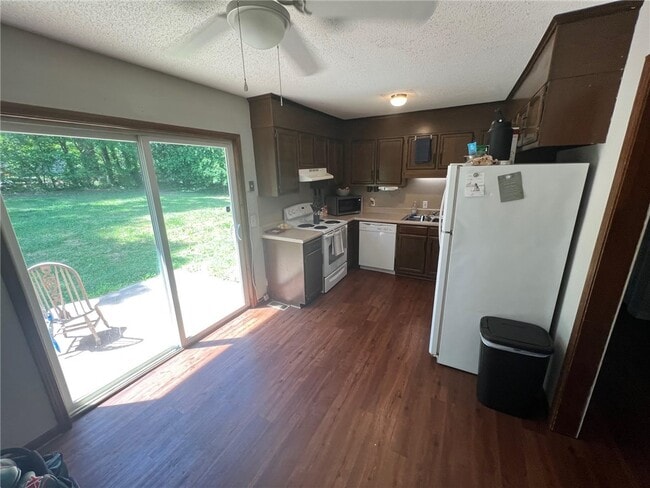 Photo - 520 Ravenel Cir