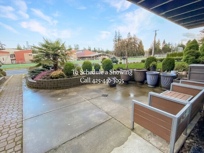 Photo - "Charming Bellevue Retreat: Spacious 2-Bed, 2-Bath with Finished Basement!" Unit #B