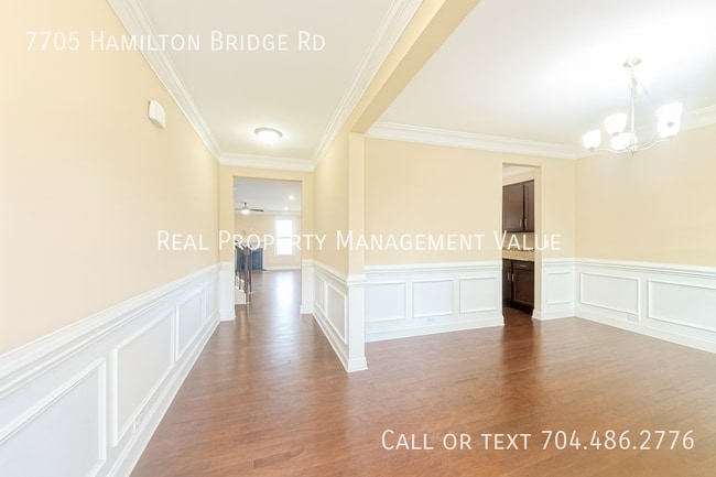 Photo - 7705 Hamilton Bridge Rd