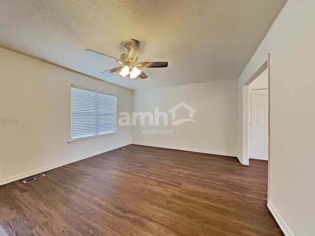 Photo - 914 Lucky Cir