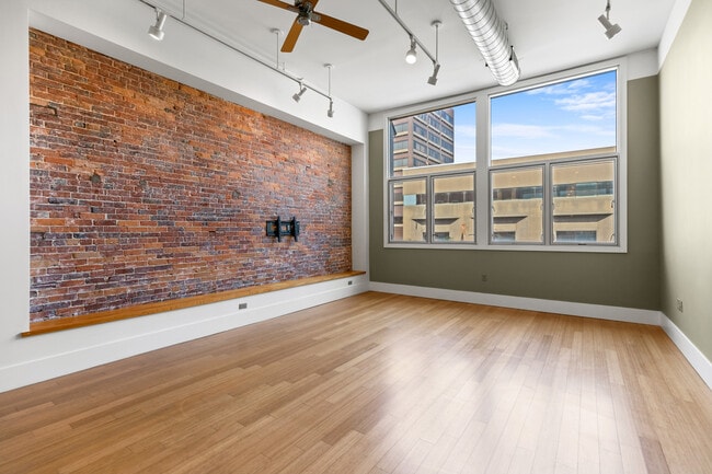 Building Photo - 15 Brown St Unit 204