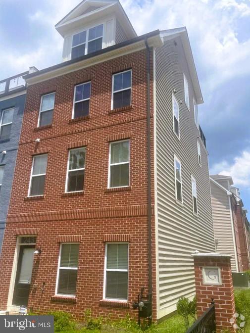 Building Photo - 2431 Glenallan Ave Rental