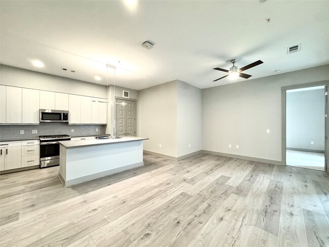 Building Photo - 401 W 25th St Unit 2325 Rental