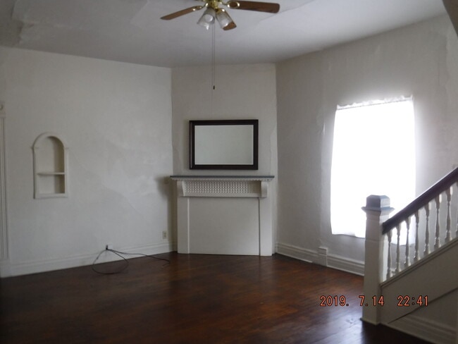 Building Photo - 102 S F St Unit 102