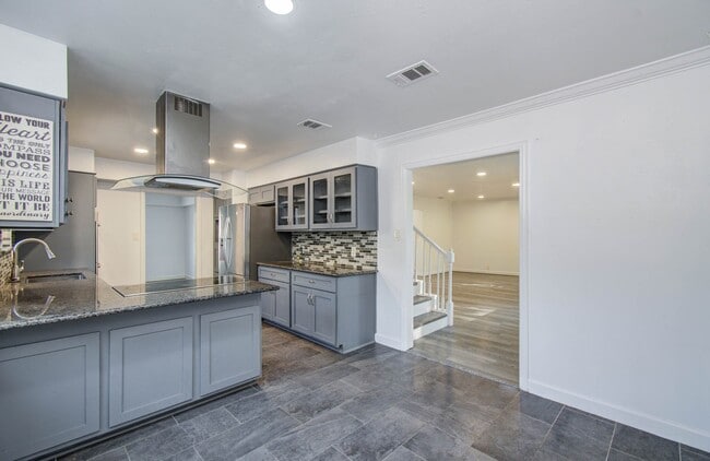 Photo - 674 Ravensworth Dr