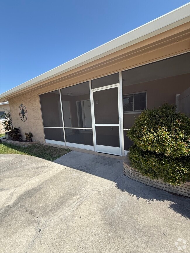Building Photo - 1310 SE 40th Ter Rental