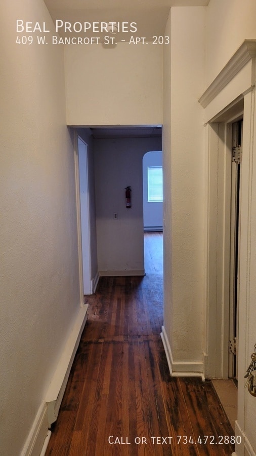 Building Photo - 409 W Bancroft St Unit Apt. 203