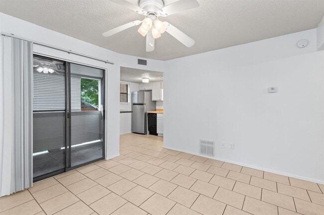 Photo - 2500 Burleson Rd Unidad 709