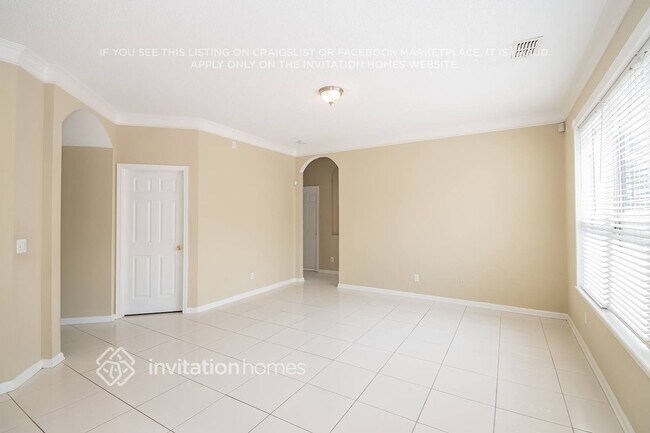 Photo - 812 Lapoma Way